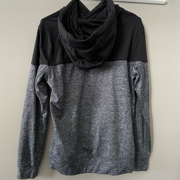 American Eagle Reflective Flex Workout Sweater - Picture 4 of 5